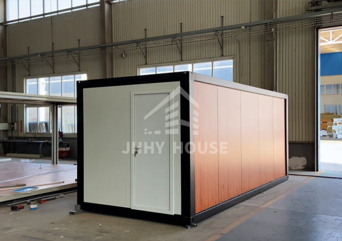 Wohnheime für Baustellen, wobei jedes Zimmer mit Bad und Dusche ausgestattet ist.